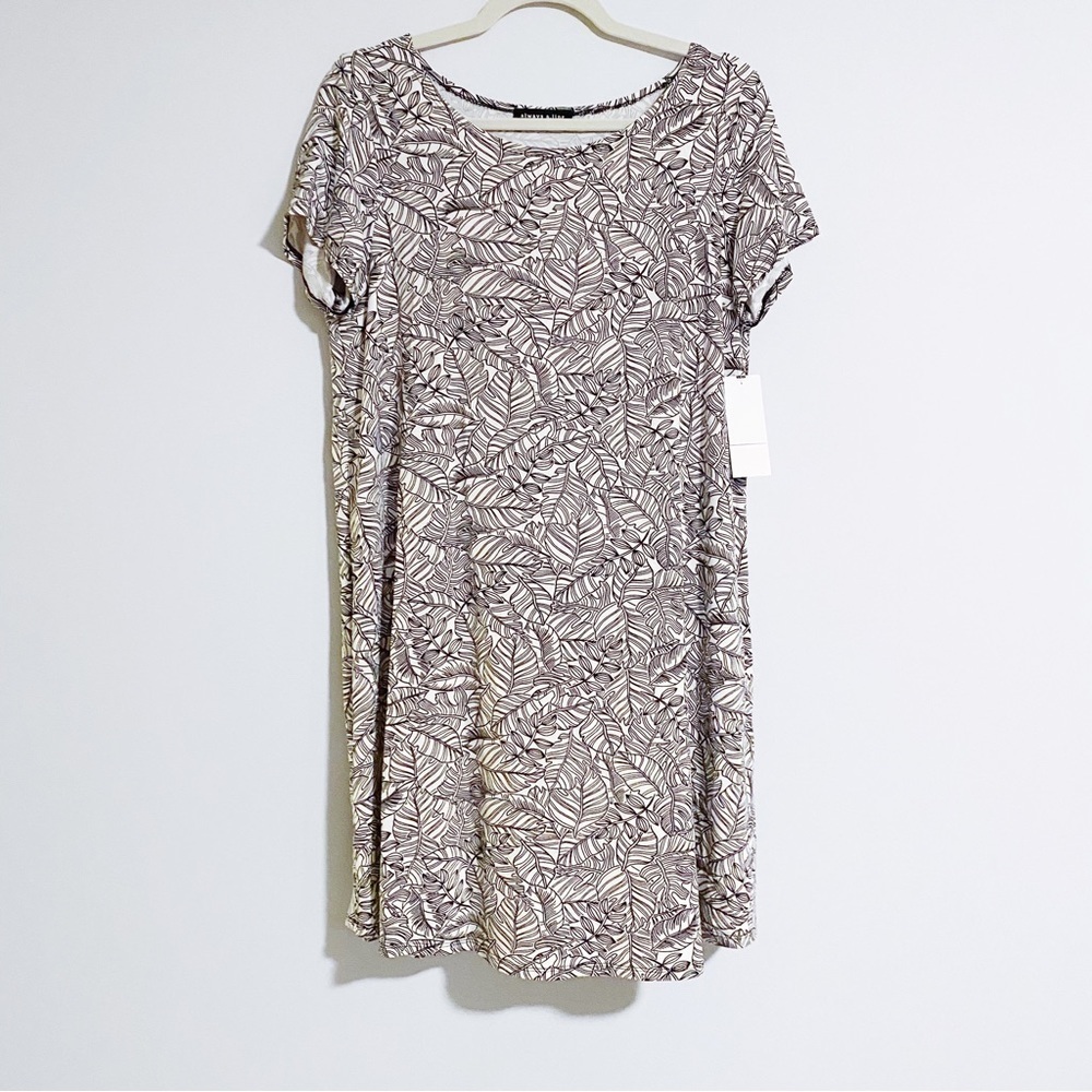 A-line Hawaii - Leaf Print Short Sleeve Dress